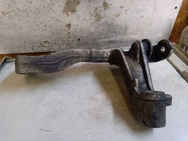 bontott VW GOLF V Bal Lengőkar Tartó