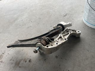 bontott VW GOLF V Bal Lengőkar Tartó