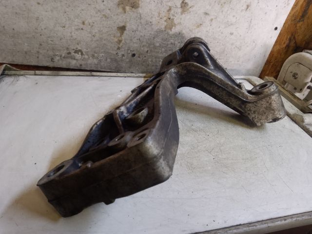 bontott VW GOLF V Bal Lengőkar Tartó