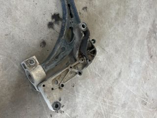 bontott VW GOLF V Bal Lengőkar Tartó