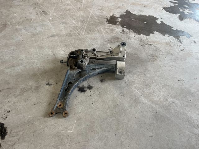 bontott VW GOLF V Bal Lengőkar Tartó