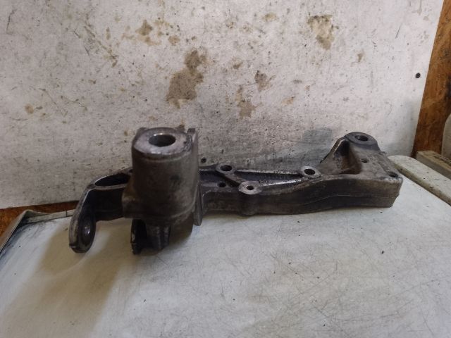 bontott VW GOLF V Bal Lengőkar Tartó