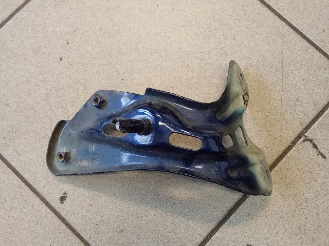 bontott VW GOLF V Bal Sárvédő Oldaltartó