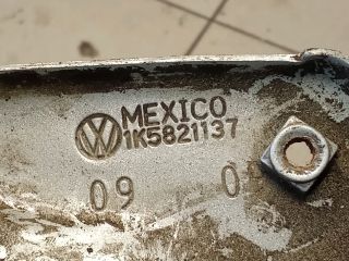 bontott VW GOLF V Bal Sárvédő Oldaltartó