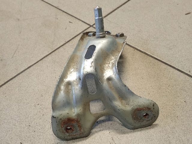 bontott VW GOLF V Bal Sárvédő Oldaltartó