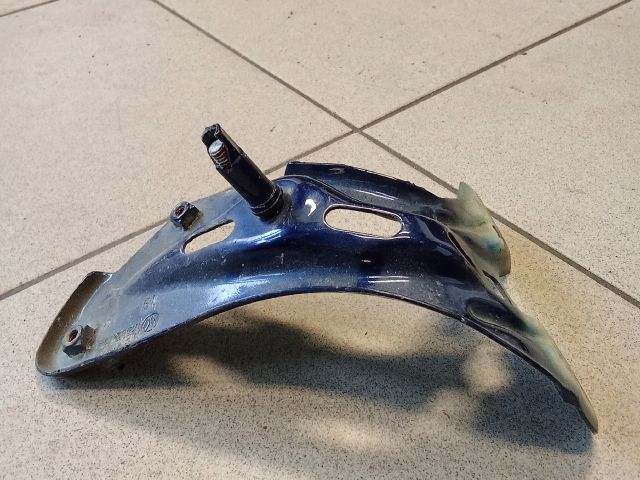 bontott VW GOLF V Bal Sárvédő Oldaltartó