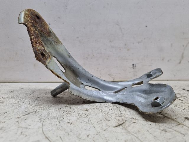 bontott VW GOLF V Bal Sárvédő Oldaltartó