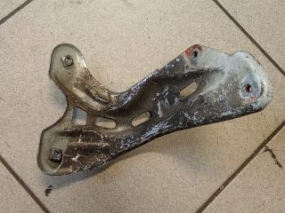 bontott VW GOLF V Bal Sárvédő Oldaltartó