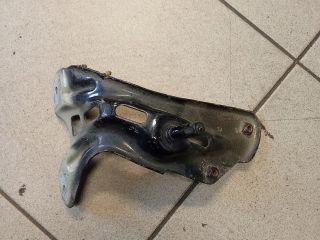 bontott VW GOLF V Bal Sárvédő Oldaltartó