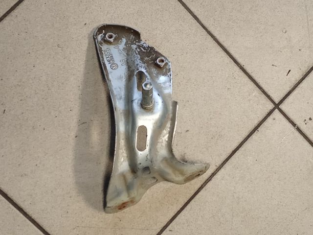 bontott VW GOLF V Bal Sárvédő Oldaltartó