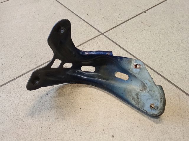 bontott VW GOLF V Bal Sárvédő Oldaltartó