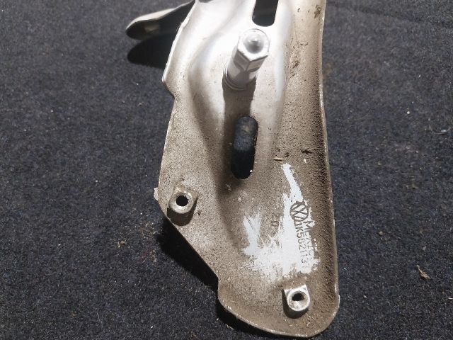 bontott VW GOLF V Bal Sárvédő Oldaltartó