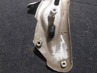 bontott VW GOLF V Bal Sárvédő Oldaltartó