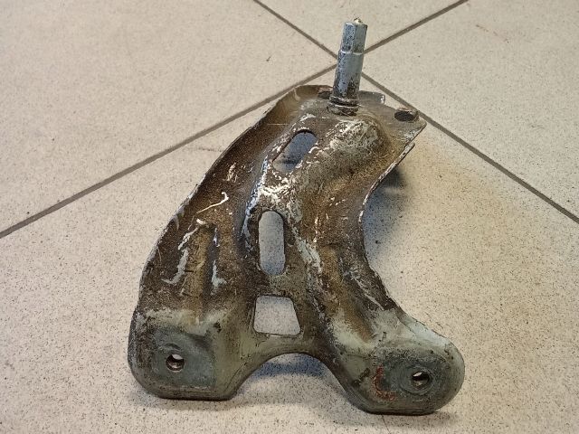 bontott VW GOLF V Bal Sárvédő Oldaltartó