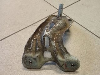 bontott VW GOLF V Bal Sárvédő Oldaltartó