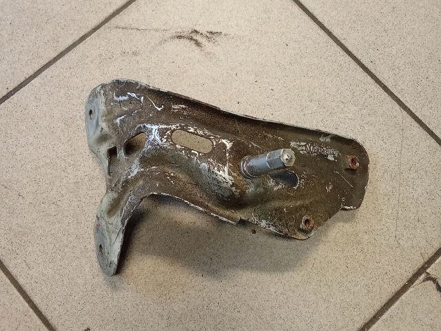 bontott VW GOLF V Bal Sárvédő Oldaltartó