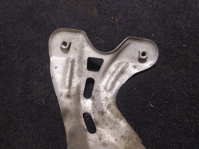 bontott VW GOLF V Bal Sárvédő Oldaltartó