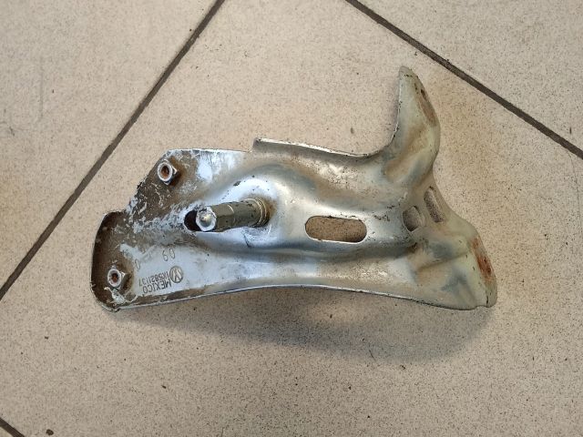 bontott VW GOLF V Bal Sárvédő Oldaltartó