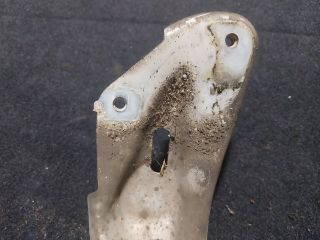 bontott VW GOLF V Bal Sárvédő Oldaltartó