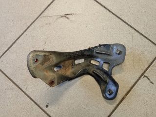 bontott VW GOLF V Bal Sárvédő Oldaltartó