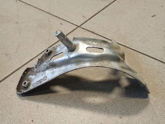 bontott VW GOLF V Bal Sárvédő Oldaltartó