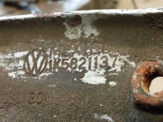 bontott VW GOLF V Bal Sárvédő Oldaltartó