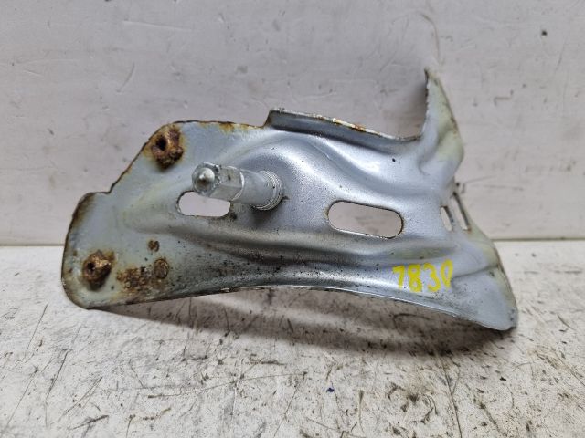 bontott VW GOLF V Bal Sárvédő Oldaltartó