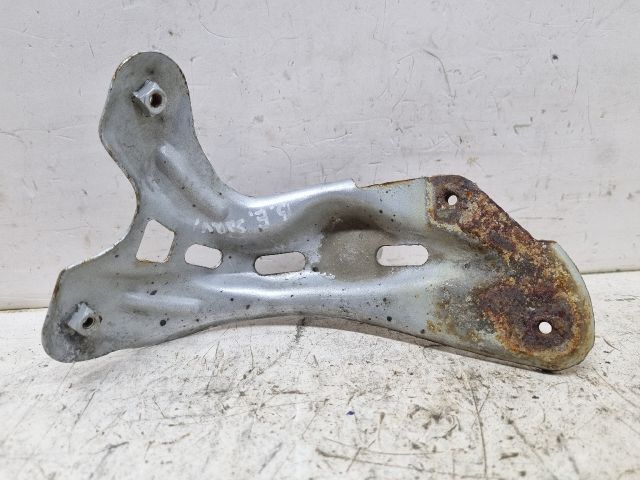 bontott VW GOLF V Bal Sárvédő Oldaltartó