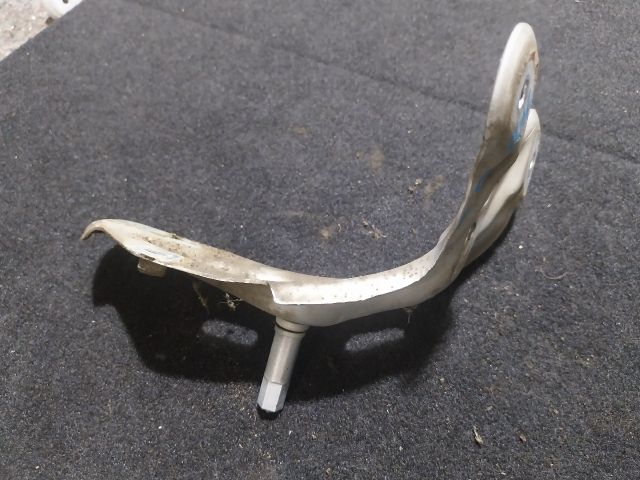 bontott VW GOLF V Bal Sárvédő Oldaltartó