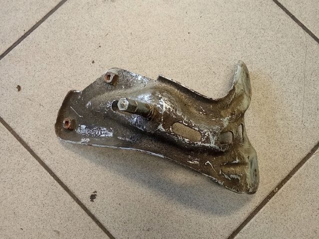 bontott VW GOLF V Bal Sárvédő Oldaltartó