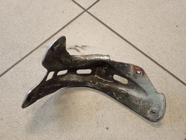 bontott VW GOLF V Bal Sárvédő Oldaltartó