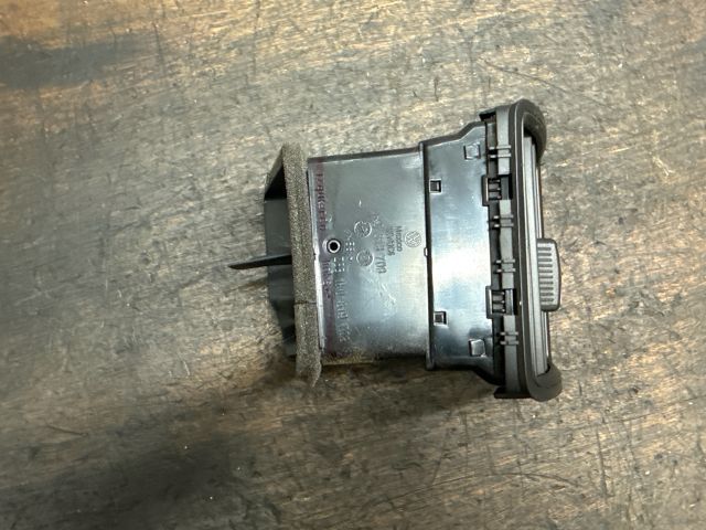 bontott VW GOLF V Bal Szellőző