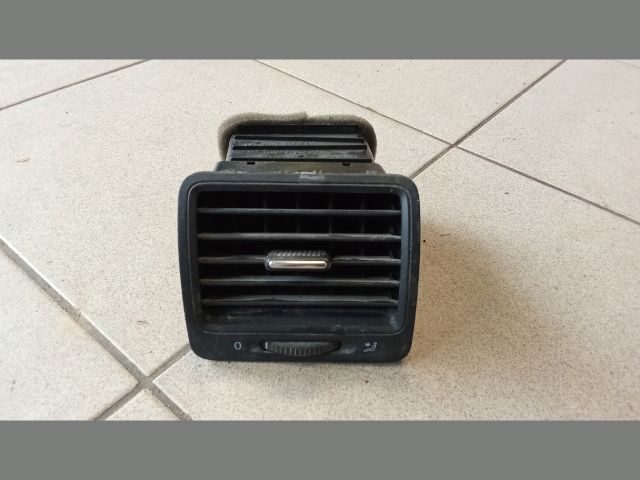 bontott VW GOLF V Bal Szellőző