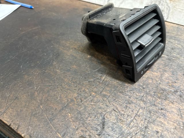 bontott VW GOLF V Bal Szellőző