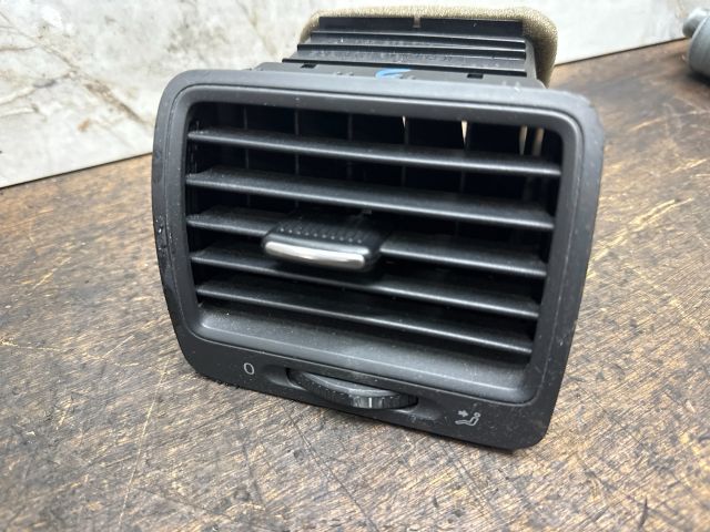 bontott VW GOLF V Bal Szellőző