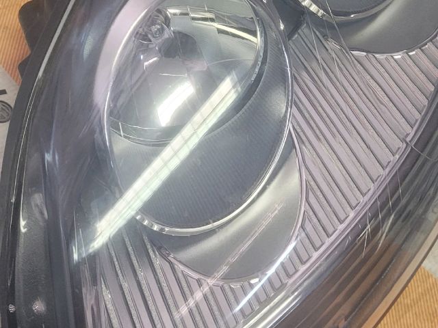 bontott VW GOLF V Bal Xenon Fényszóró