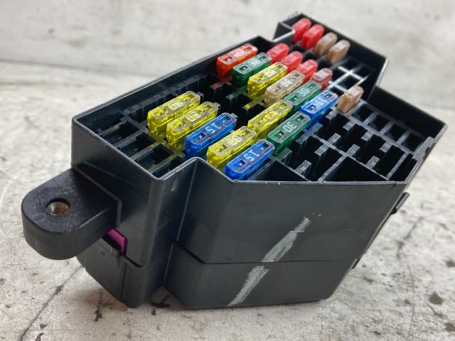 bontott VW GOLF V Biztosítéktábla Doboz