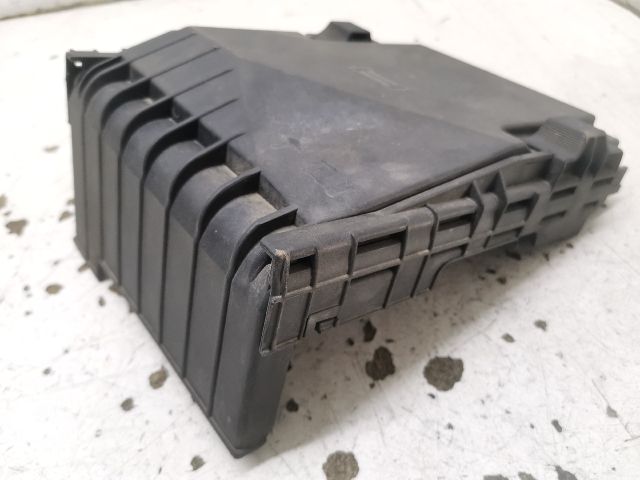 bontott VW GOLF V Biztosítéktábla Fedél