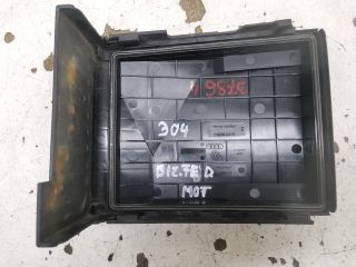 bontott VW GOLF V Biztosítéktábla Fedél