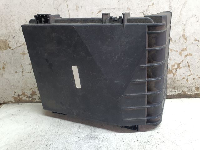 bontott VW GOLF V Biztosítéktábla Fedél