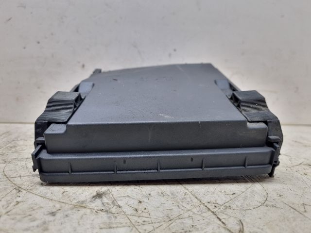 bontott VW GOLF V Biztosítéktábla Fedél