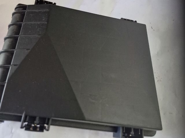 bontott VW GOLF V Biztosítéktábla Fedél