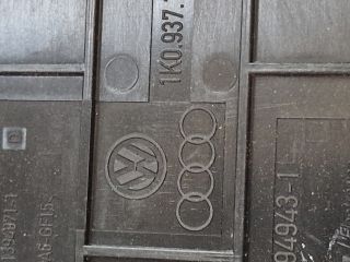 bontott VW GOLF V Biztosítéktábla Fedél