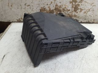 bontott VW GOLF V Biztosítéktábla Fedél