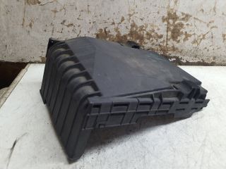 bontott VW GOLF V Biztosítéktábla Fedél