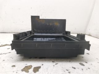 bontott VW GOLF V Biztosítéktábla Fedél