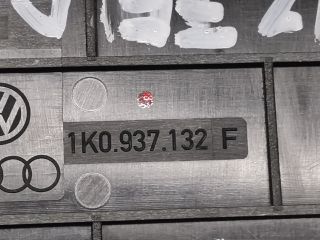 bontott VW GOLF V Biztosítéktábla Fedél