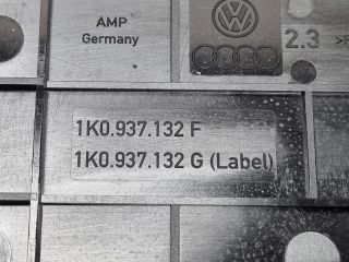 bontott VW GOLF V Biztosítéktábla Fedél