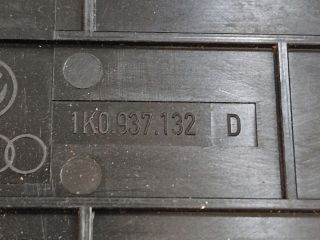 bontott VW GOLF V Biztosítéktábla Fedél