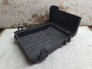 bontott VW GOLF V Biztosítéktábla Fedél